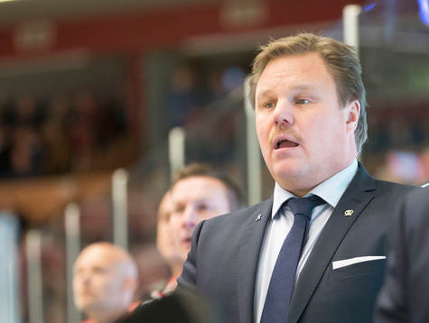 Färjestads tränare Leif Carlsson ser fundersam ut