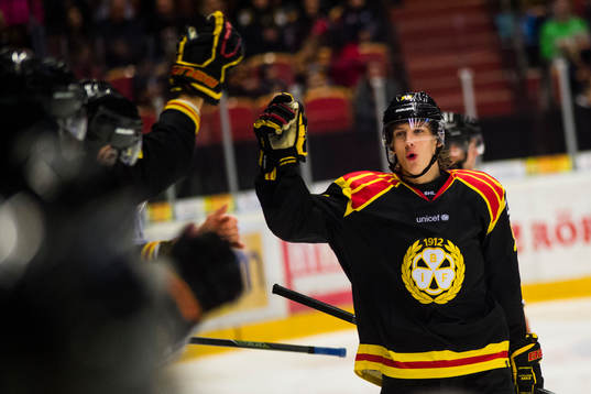 Brynäs Oskar Lindblom jublar