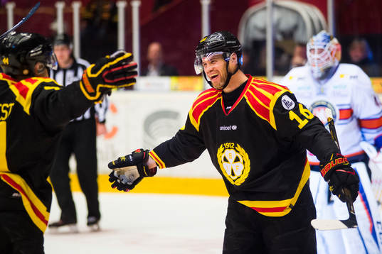 Brynäs Daniel Paille jublar