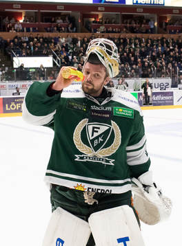 Färjestads målvakt Lars Haugen utan mask i pannan