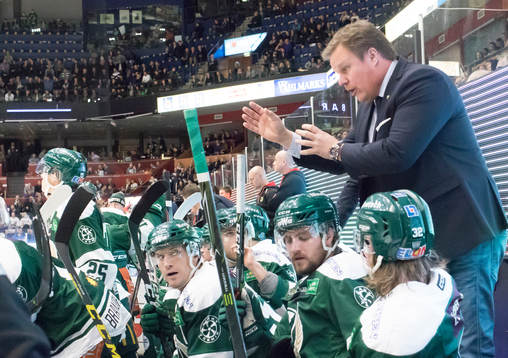 Färjestads tränare Leif Carlsson coachar