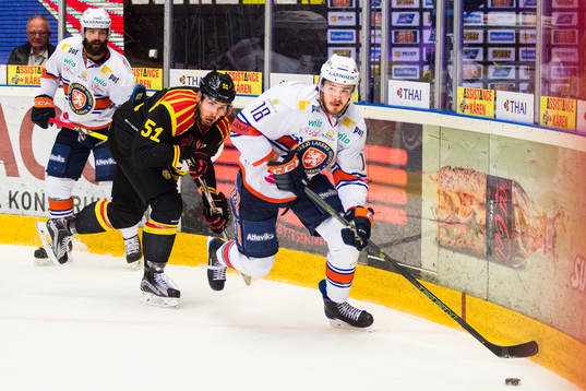 Brynäs Marc Zanetti och Växjös Dennis Everberg