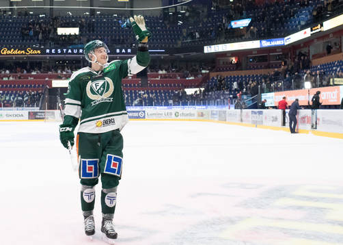 Färjestads Johan Ryno vinkar till publiken