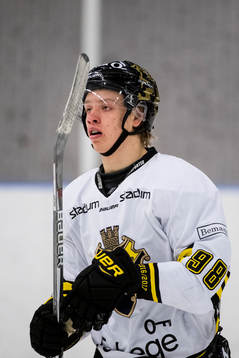 s Jesper Bratt