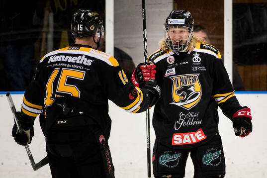 Panterns Marcus Sylvegård jublar med Alex Wemmenborn