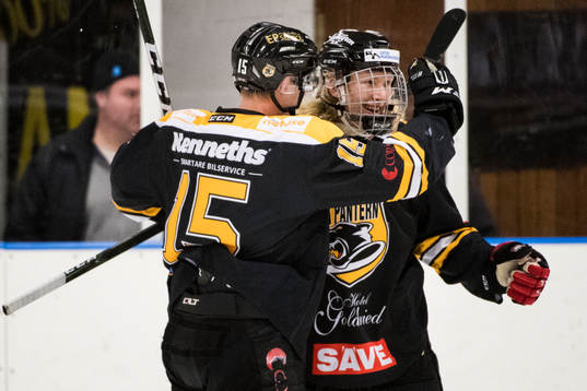 Panterns Marcus Sylvegård jublar med Alex Wemmenborn