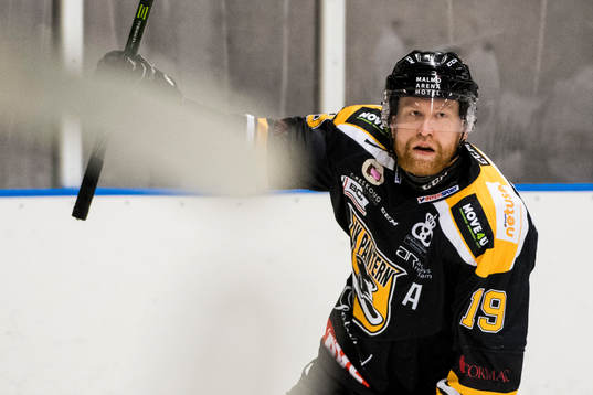 Panterns Jakob Karlsson jublar