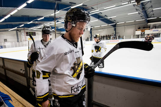 s Jonas Almtorp deppar när han lämnar isen