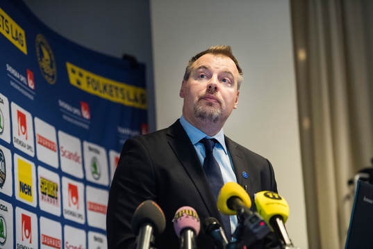 Förbundskapten Rikard Grönborg presenterar truppen till