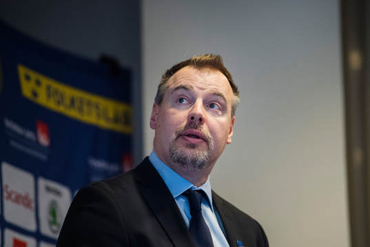 Förbundskapten Rikard Grönborg presenterar truppen till
