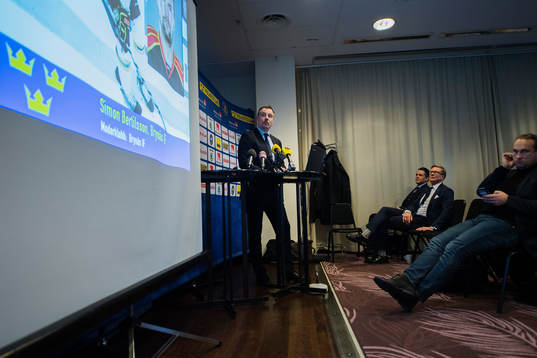Förbundskapten Rikard Grönborg presenterar truppen till