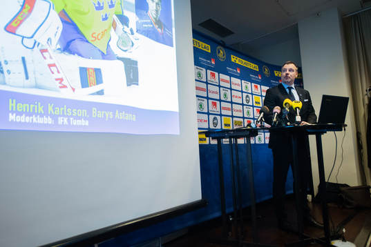 Förbundskapten Rikard Grönborg presenterar truppen till