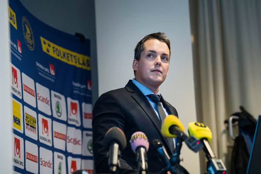 Förbundskapten Tomas Montén presenterar truppen till JVM