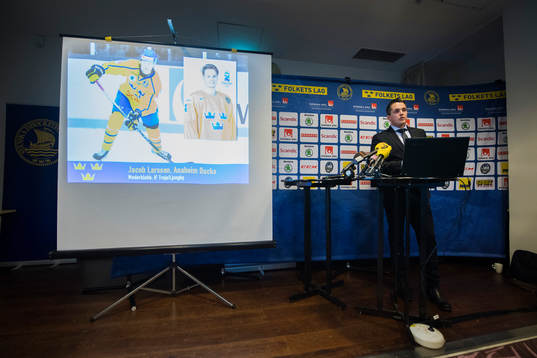 Förbundskapten Tomas Montén presenterar truppen för JVM