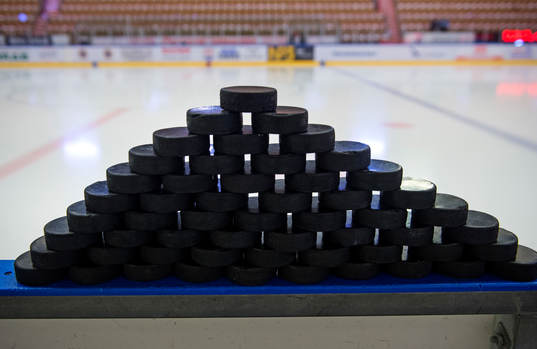 Staplade puckar matchen i hockeyallsvenskan mellan Timrå