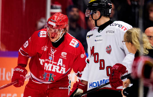 Timrås Didrik Strömberg blöder