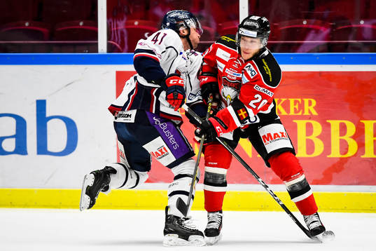 Linköpings Broc Little i kamp mot Malmö Redhawks Erik