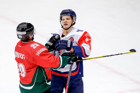 Grinigt mellan Frölundas Joel Lundqvist och Linköpings