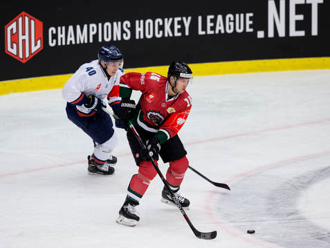 Frölundas Matt Donovan före Linköpings Ken André Olimb