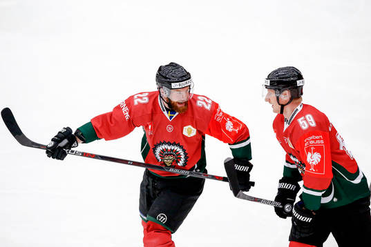 Frölundas Robin Figren och Simon Hjalmarsson jublar