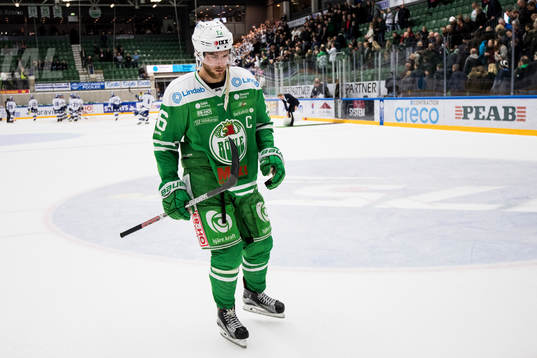 Rögles Christopher Liljewall deppar när han lämnar isen