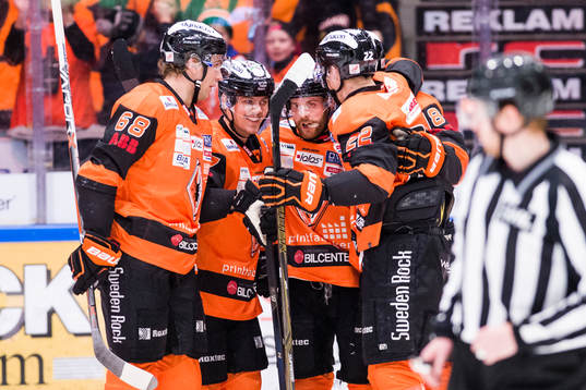 Karlskronas spelare jublar