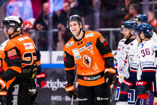 Karlskronas Daniel Gunnarsson jublar