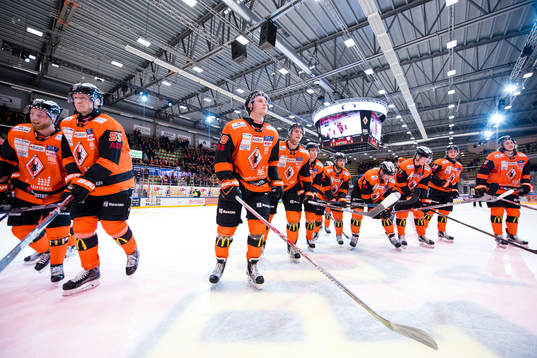Karlskronas spelare jublar
