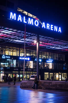 Exteriör. Nattbild på Malmö Arena innan ishockeymatchen