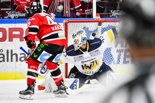 Malmö Redhawks Rhett Rakhshani gör 1-0 på straff bakom