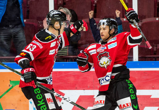 Malmö Redhawks Fredrik Händemark och Ilari Filppula jublar
