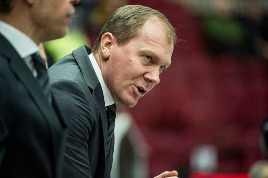 s tränare Johan Lindbom