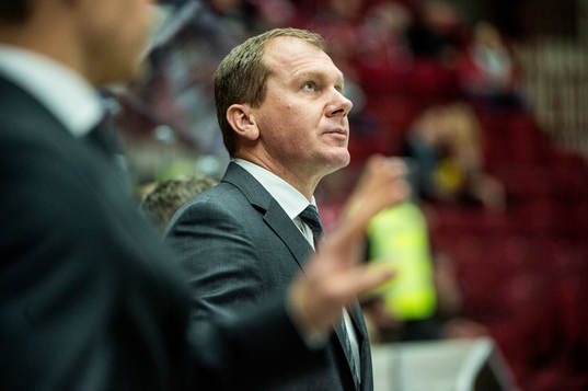 s tränare Johan Lindbom