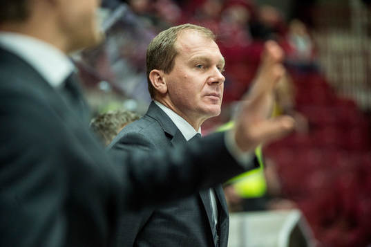 s tränare Johan Lindbom
