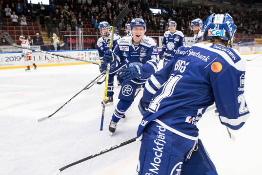 Leksands Olle Alsing jublar med Rickard Hugg