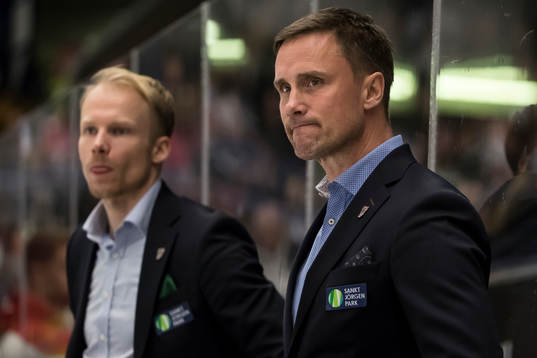 Frölundas tränare Roger Rönnberg  i ishockeymatchen i