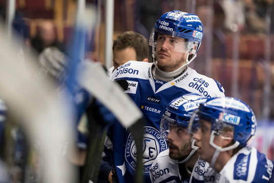 Leksands Joe Piskula  i ishockeymatchen i SHL mellan