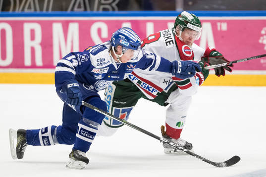 Leksands Oskar Lang och Frölundas John Nyberg  i
