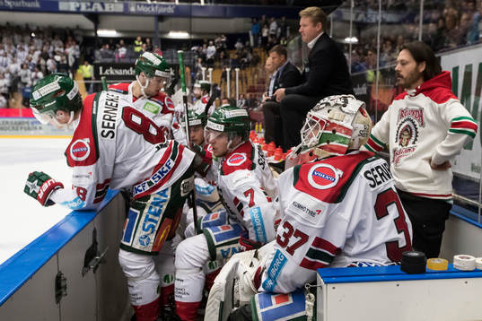 Frölundas målvakt Johan Gustafsson utbytt i