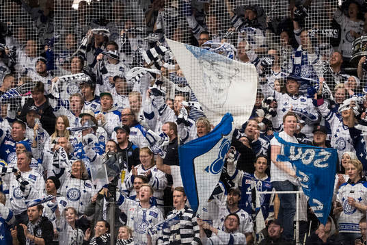 Leksands fansen jublar i ishockeymatchen i SHL mellan