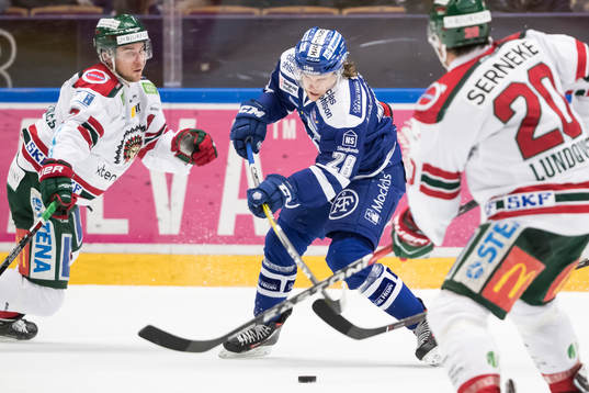 Leksands William Wikman  i ishockeymatchen i SHL mellan