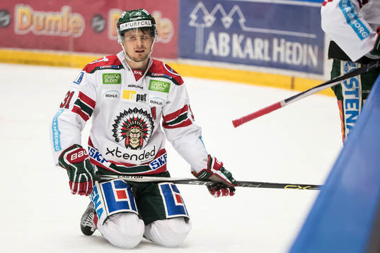Frölundas Nicklas Lasu  i ishockeymatchen i SHL mellan