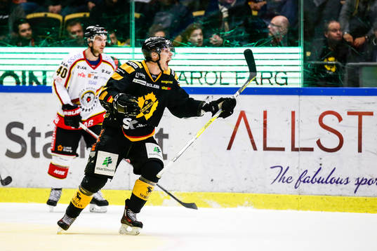 Skellefteås Henrik Hetta skriker åt domaren Mikael Nord