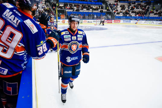 Växjös Robert Rosén jublar