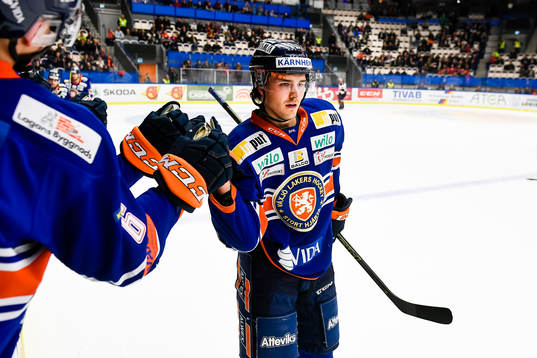 Växjös Dennis Everberg jublar