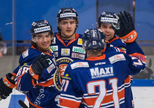 Växjös Dennis Everberg  jublar