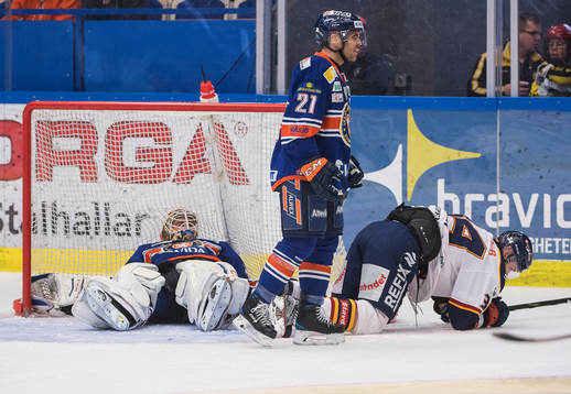 Växjös målvakt Joacim Eriksson och Cory Murphy samt