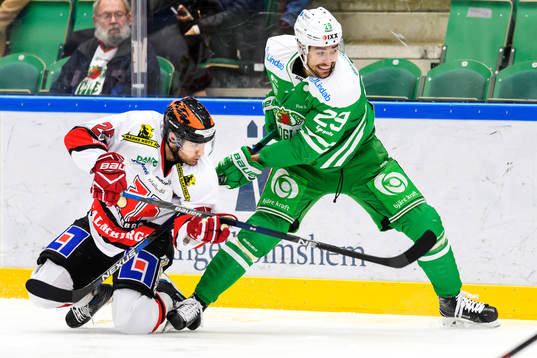 Örebros Martin Johansson mot Rögles Ludvig Rensfeldtunder