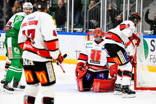 Örebros målvakt Julius Hudacek deppar