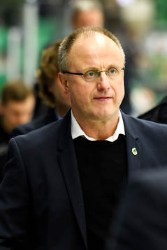 Rögles tränare Anders Eldebrink lämnar isen